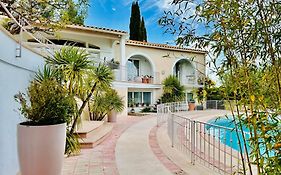 Studio avec loggia, piscine et parking